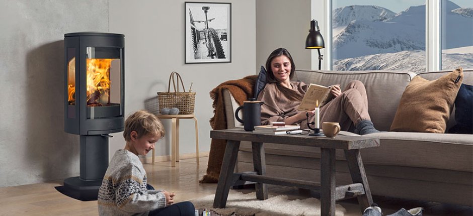 Jøtul F 373 olohuoneessa