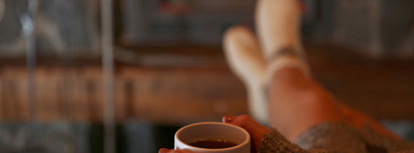 Viihtyisä takan edessä