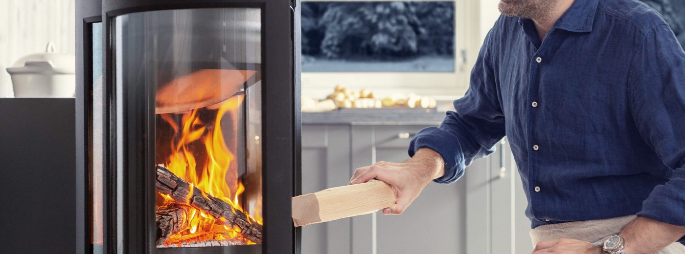 Mies ampuu Jøtul -takassa